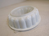Tupperware Vintage Jello Ring Mold Off White 138-011923 -- Used