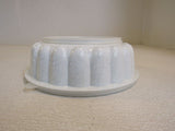 Tupperware Vintage Jello Ring Mold Off White 138-011923 -- Used