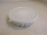 Tupperware Vintage Jello Ring Mold Off White 138-011923 -- Used