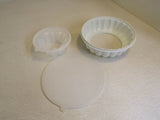 Tupperware Vintage Jello Ring Mold Off White 138-011923 -- Used