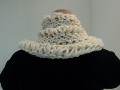 Handcrafted Knitted Cowl Cream Textured Wool Acrylic Blend Drop Stitch Female -- New No Tags