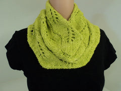 Handcrafted Knitted Cowl Wrap Apple Green Textured Lettuce Leaf 100% Merino Wool -- New No Tags