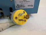 Photographic Equipment Light Single Broad 13.5in x 11in LQBM-10TV Metal -- Used