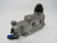 Licon Snap Switch Plunger 15A 125 or 250 VAV 8739 30-2000100 -- Used