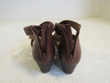 Clarks Ultimate Comfort Collection Sandal 
Sandals Tan Female Adult Size 8 -- Used
