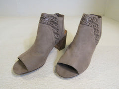 Yellow Box Modesty Open Toe Ankle Booties Strap Sandal Female Adult Size 8 Solid -- Used