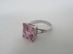 Edco Fashion Ring Princess Cut Pink Faux Gem Female Adult Size 8 Pinks Solid -- Used