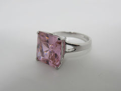Edco Fashion Ring Princess Cut Pink Faux Gem Female Adult Size 8 Pinks Solid -- Used