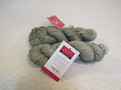 Zen Yarn Garden Serenity Worsted Yarn Frosted Kiwi Green 2 Skeins 175 Yards Each -- New