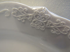 Blissful Dining Classic Collection 100 Pieces Plastic Plates Set White -- New