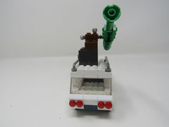 Mega Bloks Station Wagon Getaway Minions -- Used