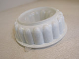 Tupperware Vintage Jello Ring Mold Off White 138-011923 -- Used