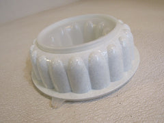 Tupperware Vintage Jello Ring Mold Off White 138-011923 -- Used