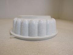 Tupperware Vintage Jello Ring Mold Off White 138-011923 -- Used
