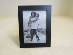 Malden Picture Frame 5-in x 7-in Black Stands Vertically or Horizontally 673-57 -- Used