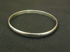 Designer Fashion Bracelet 2 1/2in Diameter Bangle Metal Female Adult Silvers -- Used