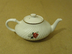 Arthur Wood 5167 Vintage Teapot 10 1/2in L x 5 1/2in W x 5 1/2in H China -- Used