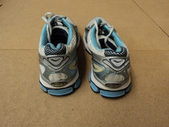 Pro Grid Shoe Running, Cross Training Triumph 6 Female Adult 8 Striped 10028-1 -- Used
