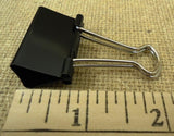 Office Max 0M-23A Medium Binder Clips Quantity 6 - 1 1/4in Capacity 5/8in -- New