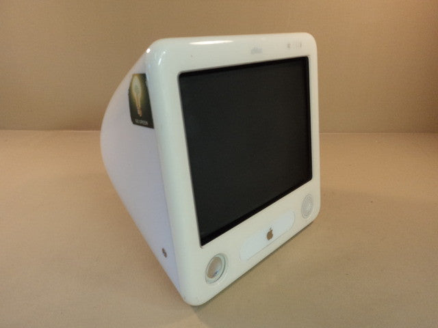 Apple eMac 700MHz 17in PowerPC G4 PowerMac White 40GB Hard Drive