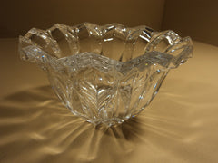 Designer Round Crystal Bowl 10in Diameter x 6in H Clear Traditional -- Used