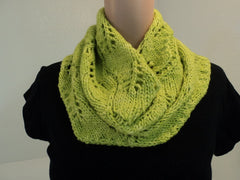 Handcrafted Knitted Cowl Wrap Apple Green Textured Lettuce Leaf 100% Merino Wool -- New No Tags