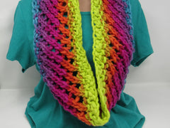 Handcrafted Knitted Cowl Wrap Shawl 100% Merino Wool Female Adult Multi-Color -- New No Tags