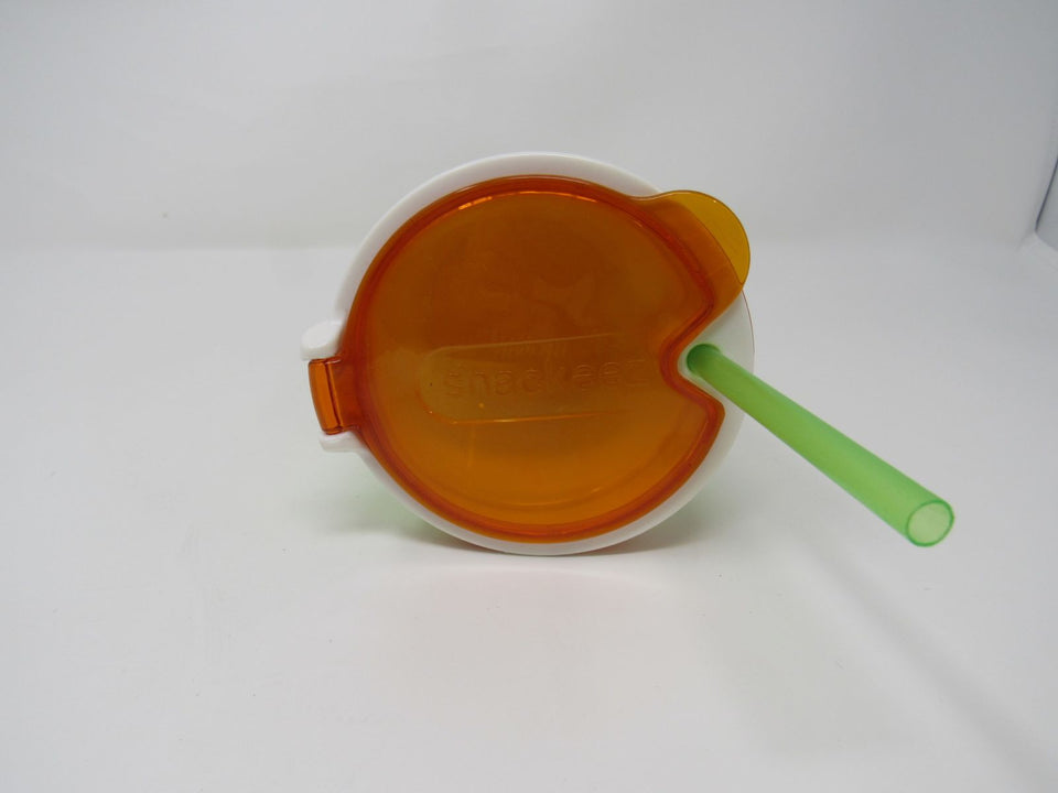 Snackeez Travel Cup Snack Drink in One Container 16oz  (Green/Orange): Tumblers & Water Glasses
