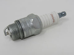 Champion Copper Plus Spark Plug 549 D18Y -- New